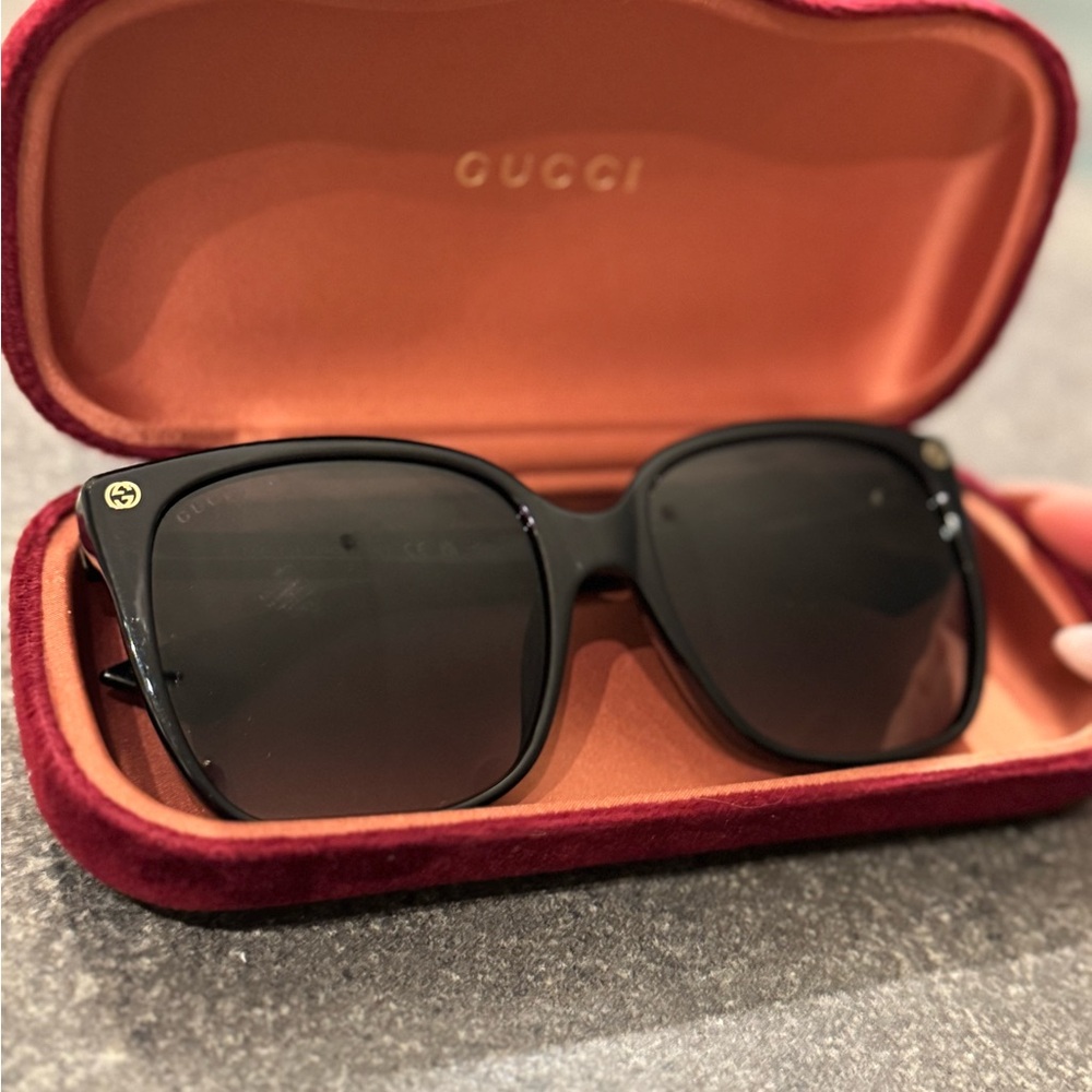 Gucci Black Oversized Sunglasses - Picture 3 of 6